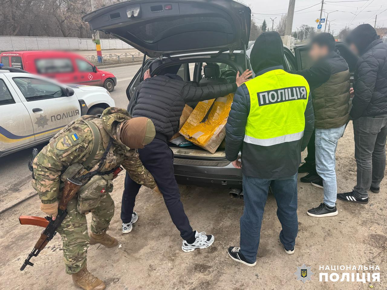 "Исцеляли" и снимали "порчу": мошенники в телеэфире обманули украинцев на 3 млн грн. Фото: Нацполиция