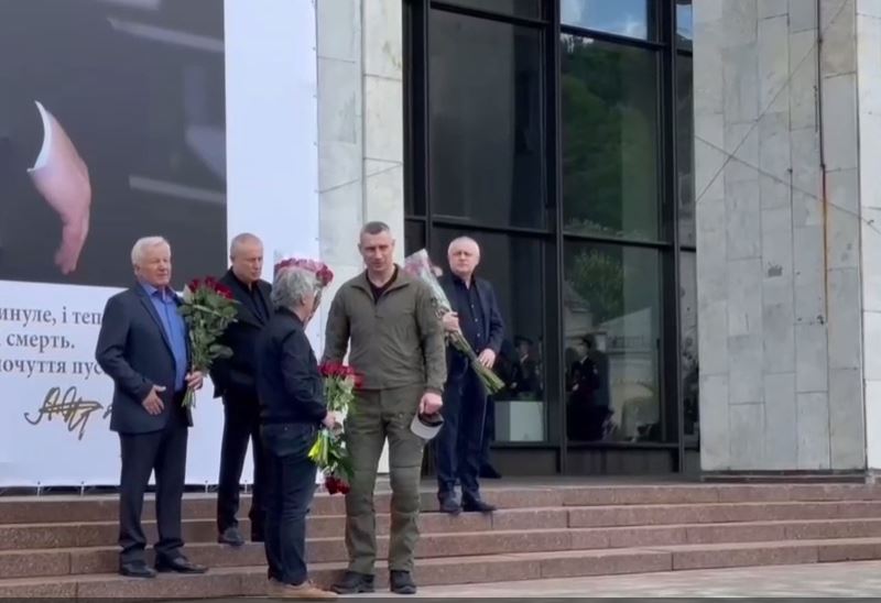 Кличко, братья Суркисы, Александр Мороз и министр культуры Ткаченко на церемонии прощания с первым президентом Украины Леонидом Кравчуком