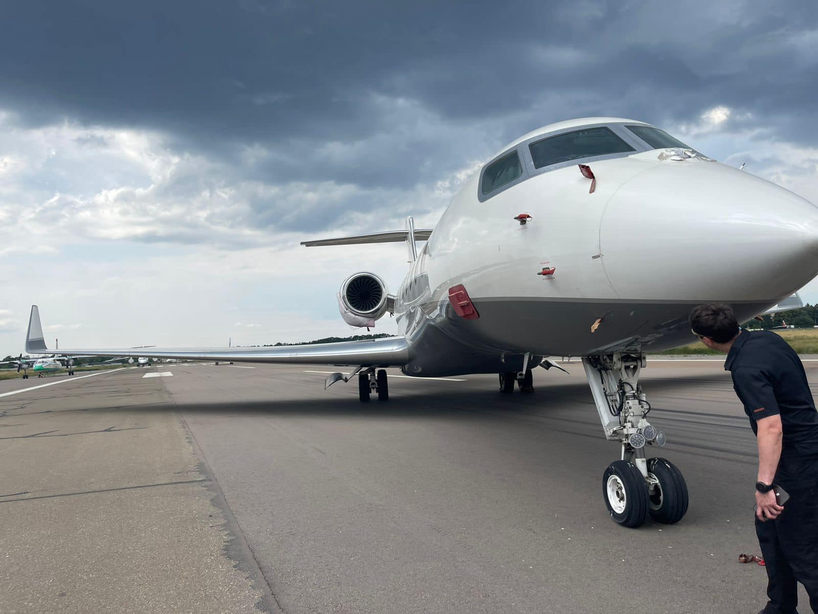 Медведчук "помог" ВСУ собственным вертолетом и самолетом