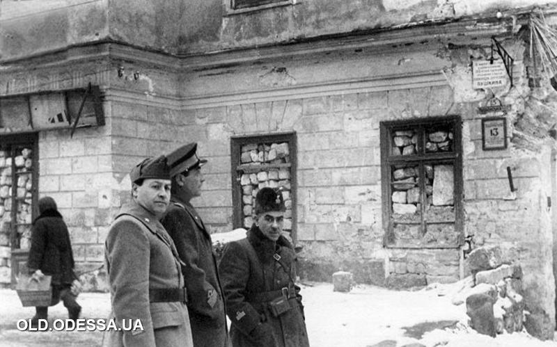 Дом на Пушкинской, 13, в котором жил писатель. 14 февраля 1942 года. Фото: Old.Odessa