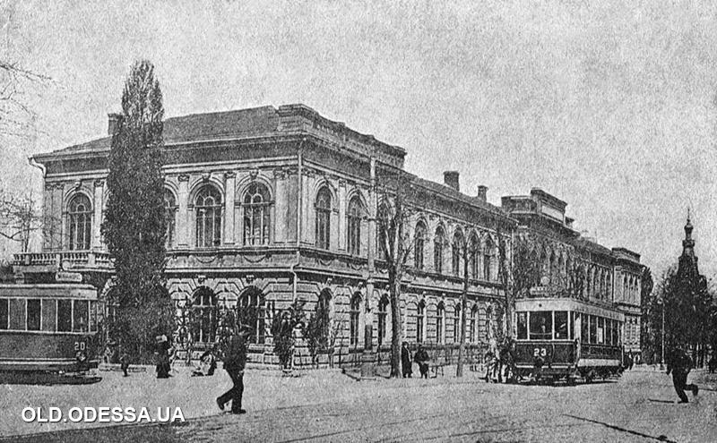 Еще одна потеря: в центре Одессы рухнула стена старинного завода