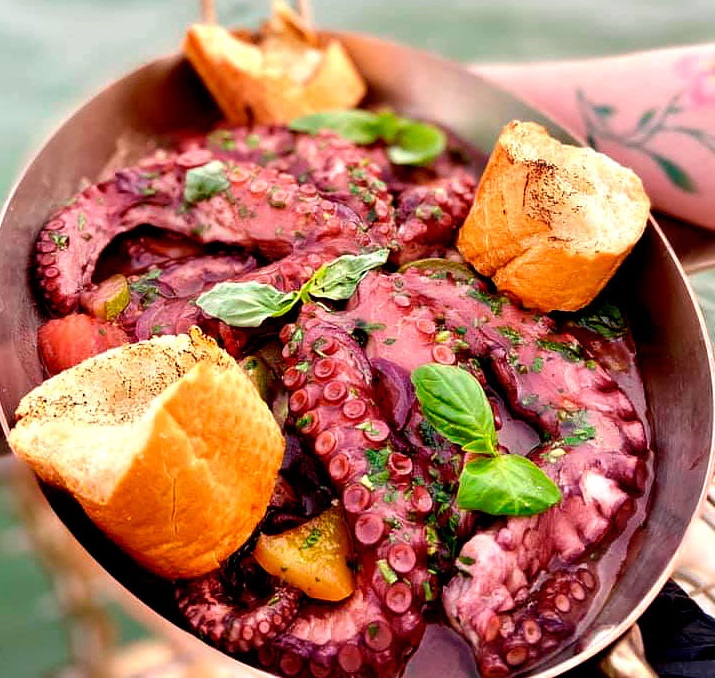 Неаполитанский осьминог alla Luciana в Сolumbus Fish club. Фото: facebook.com/Columbus.rest