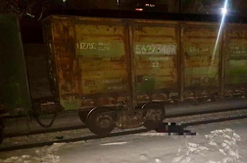 Выбежал на пути перед поездом: в Одессе погиб молодой парень. Фото: Национальная полиция