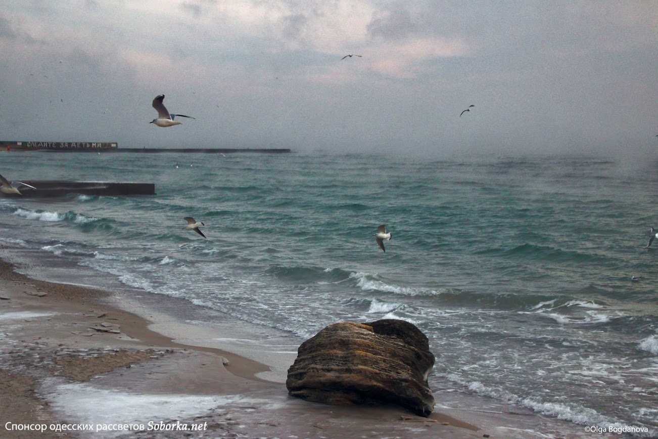 Запомнишь надолго: смотри лучшие кадры "парящего" моря в Одессе. Фото: Ольга Богданова