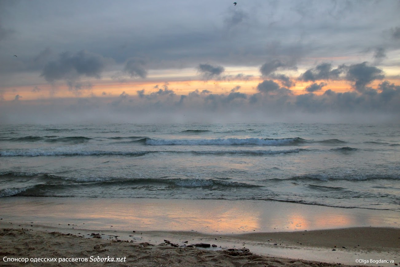 Запомнишь надолго: смотри лучшие кадры "парящего" моря в Одессе. Фото: Ольга Богданова