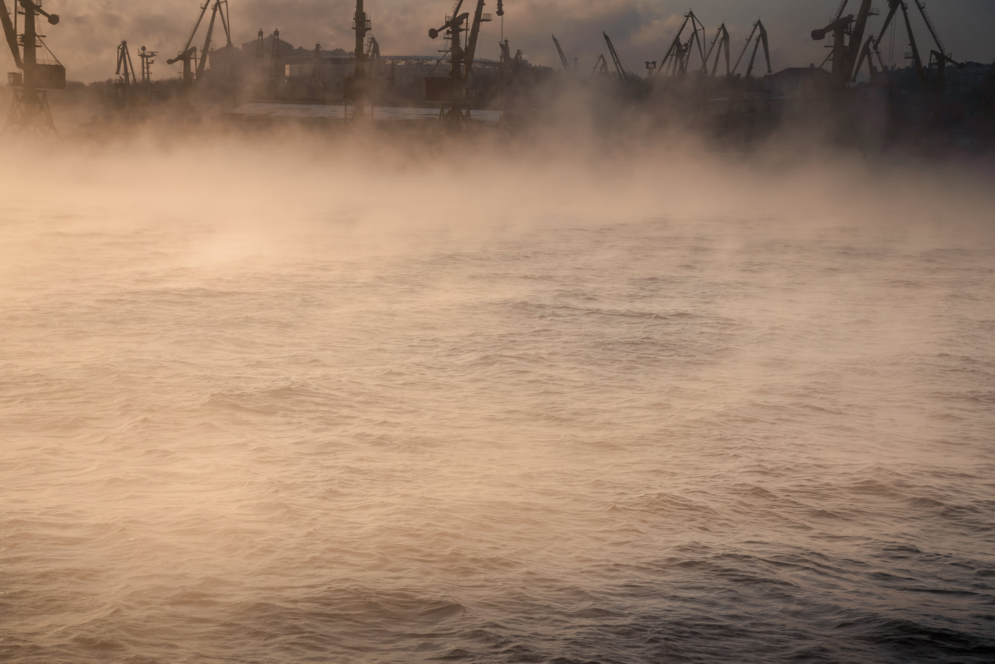 Запомнишь надолго: смотри лучшие кадры "парящего" моря в Одессе. Фото: Андрей Даниленко