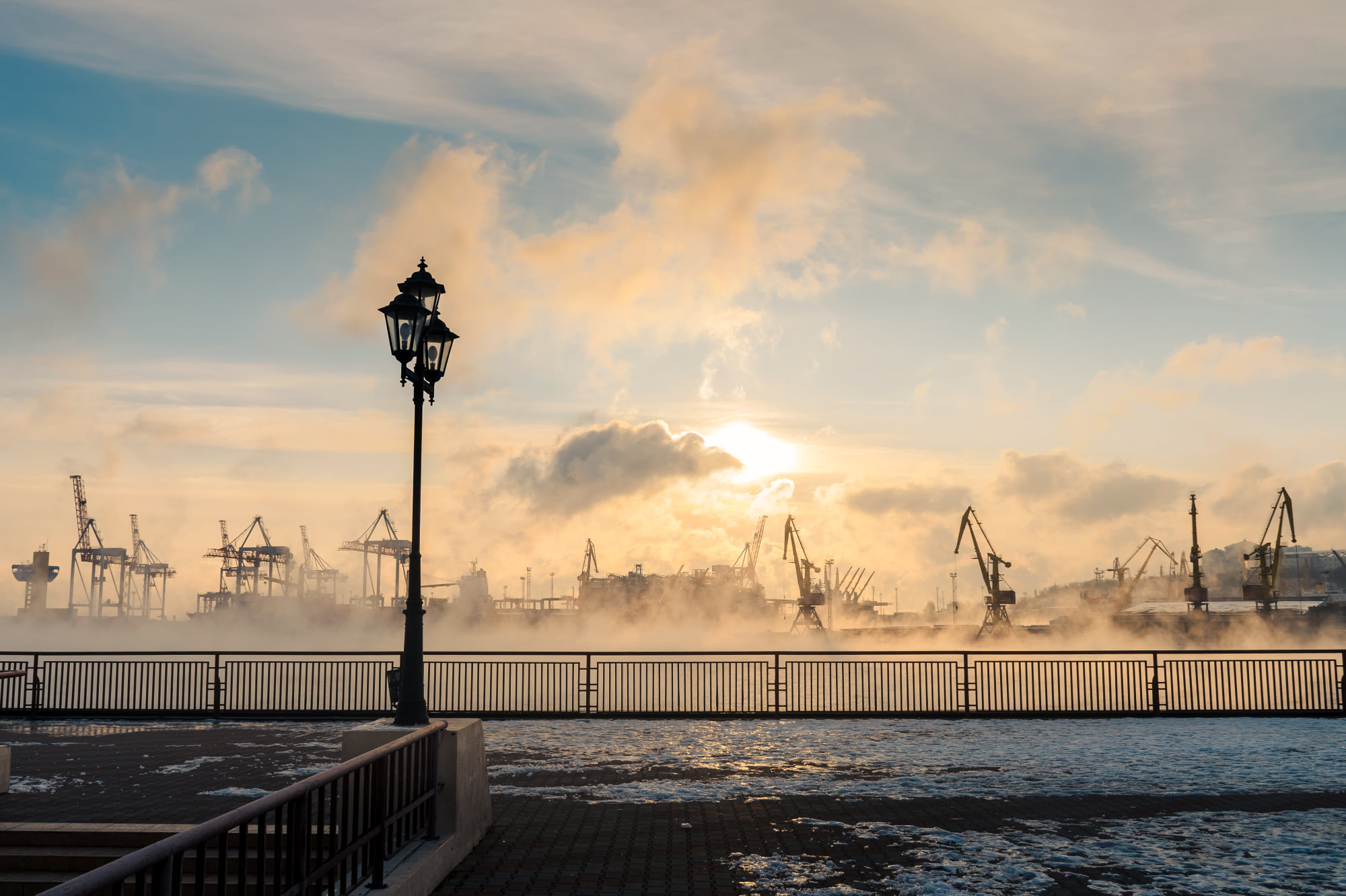 Запомнишь надолго: смотри лучшие кадры "парящего" моря в Одессе. Фото: Андрей Даниленко