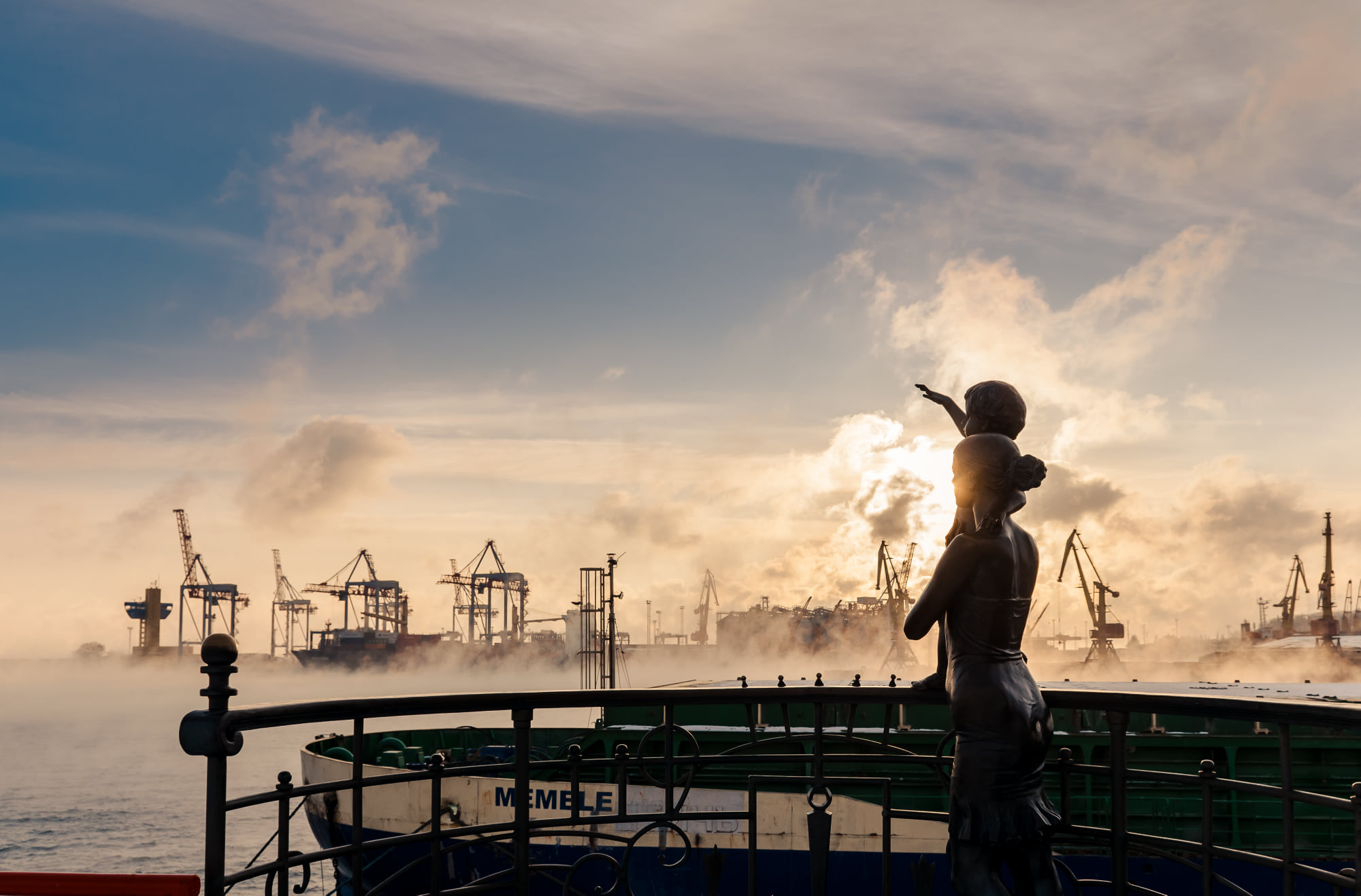 Запомнишь надолго: смотри лучшие кадры "парящего" моря в Одессе. Фото: Андрей Даниленко