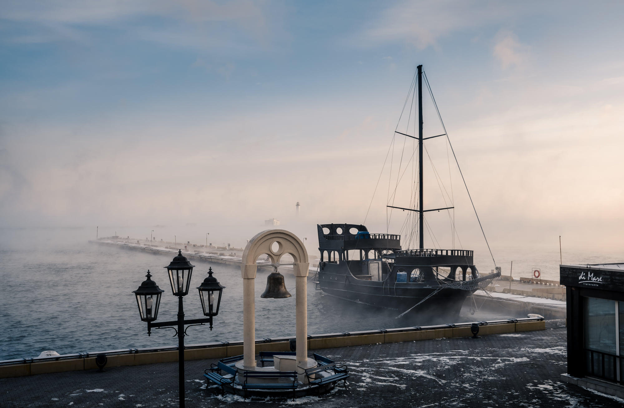 Запомнишь надолго: смотри лучшие кадры "парящего" моря в Одессе. Фото: Андрей Даниленко