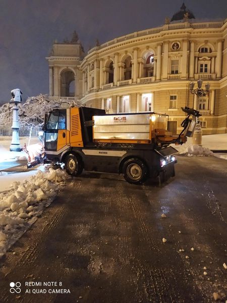 В Одессе начался сильный снегопад: хроника событий . Фото: "Горзелентрест"