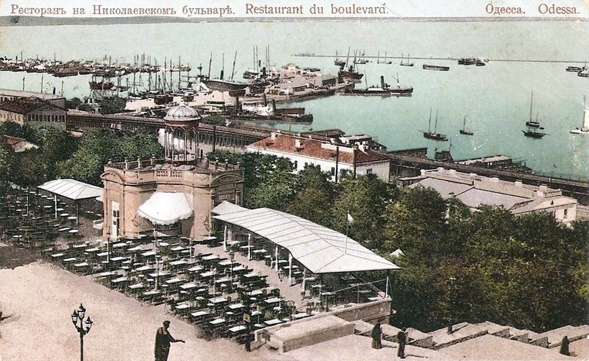 Рыбный ресторан на Приморском бульваре в Одессе осенью 2021 года. Фото: viknaodessa.od.ua