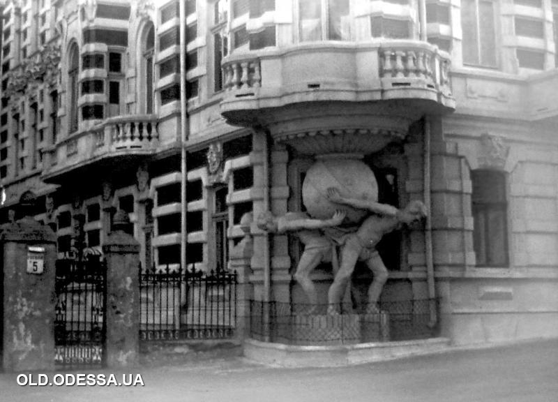 Дом с атлантами на Гоголя. 1970-е годы. Фото: Никитенко
