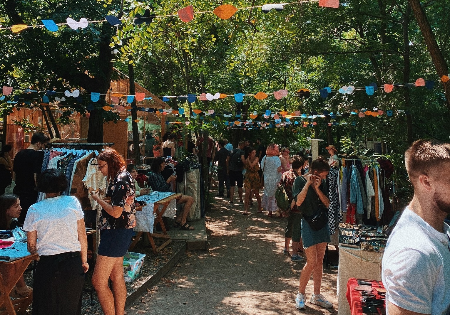 Блошиный рынок в Зеленом театре