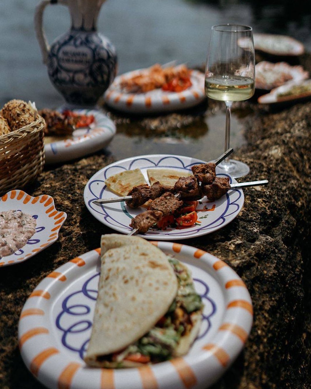 Ресторан Nikos. Фото: instagram.com/nikos_greek_bistro