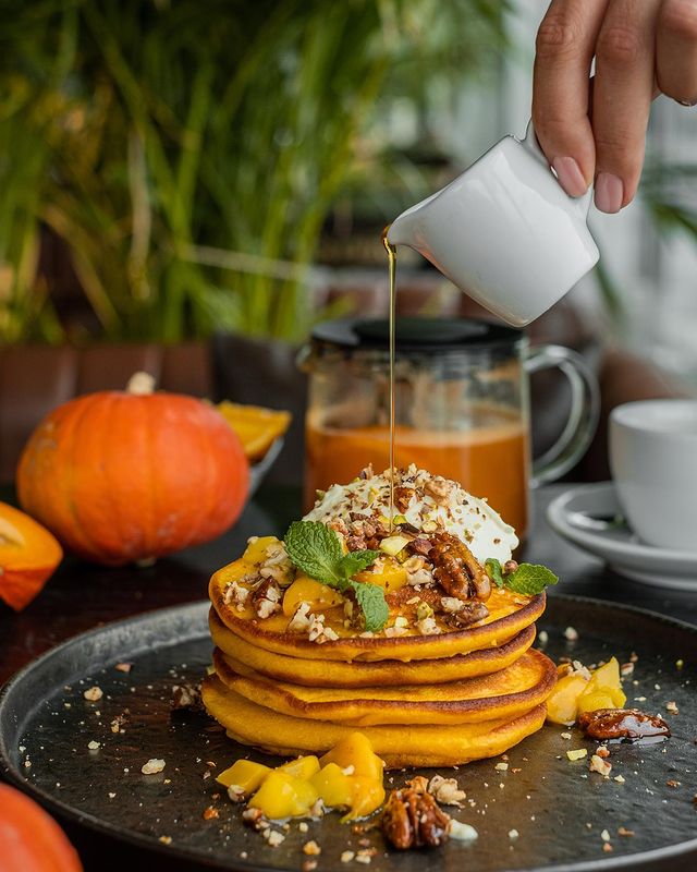 Тыквенные панкейки с манго в ресторане Reef. Фото: instagram.com/reef.restaurant