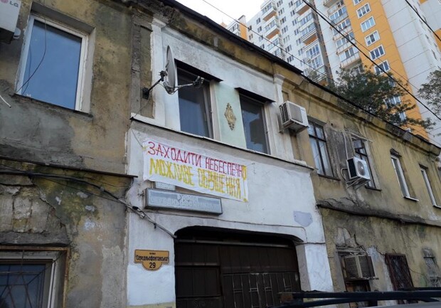 Война с коммунальщиками: в Одессе игнорируют жителей аварийного дома