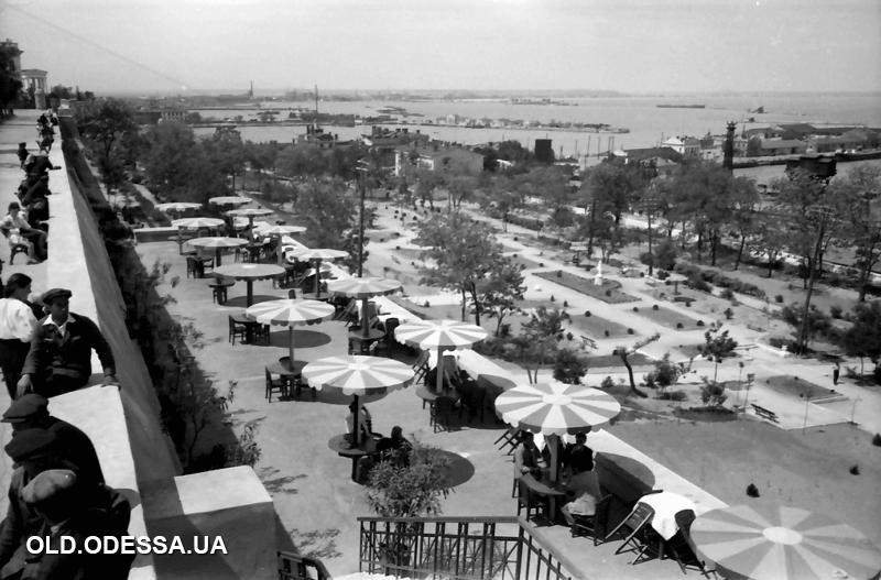 Вид на ресторан и Лунный парк в Одессе. Июнь 1943 года. Фото: viknaodessa.od.ua