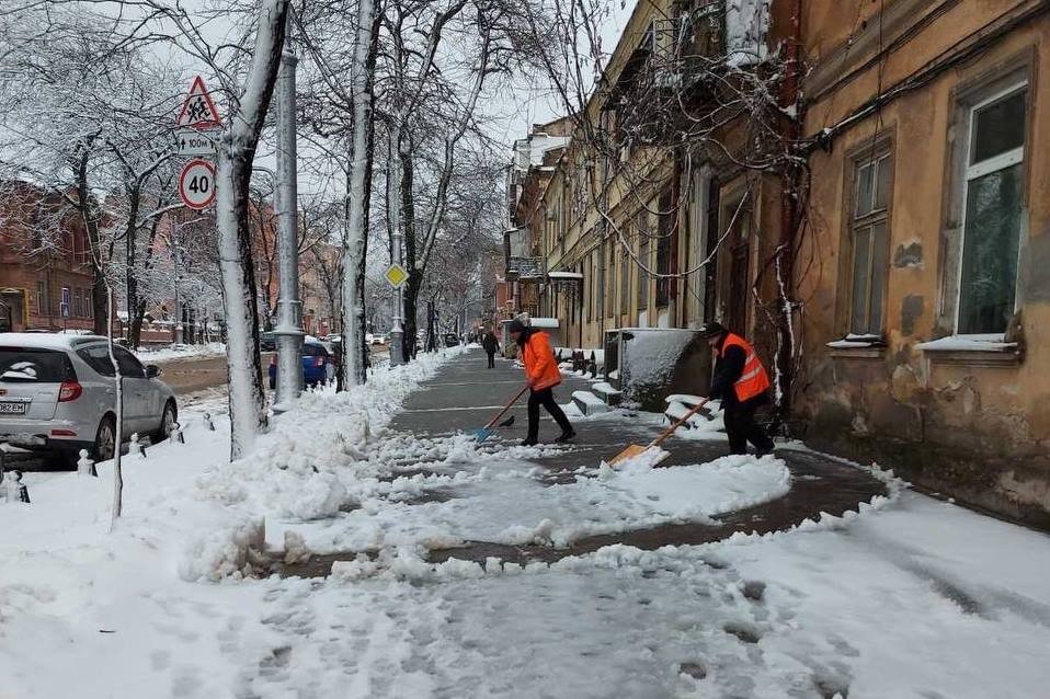В Одессе начался сильный снегопад: хроника событий. Фото: горсовет
