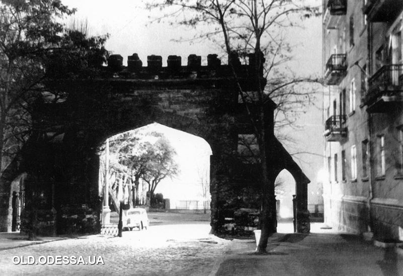Арка Шахского дворца. 1910-е годы. Фото: Шулеко