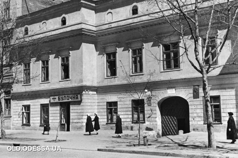 Дом № 13, где жил Пушкин. Фото из собрания «Мультимедийного комплекса актуальных искусств». 1930-е годы