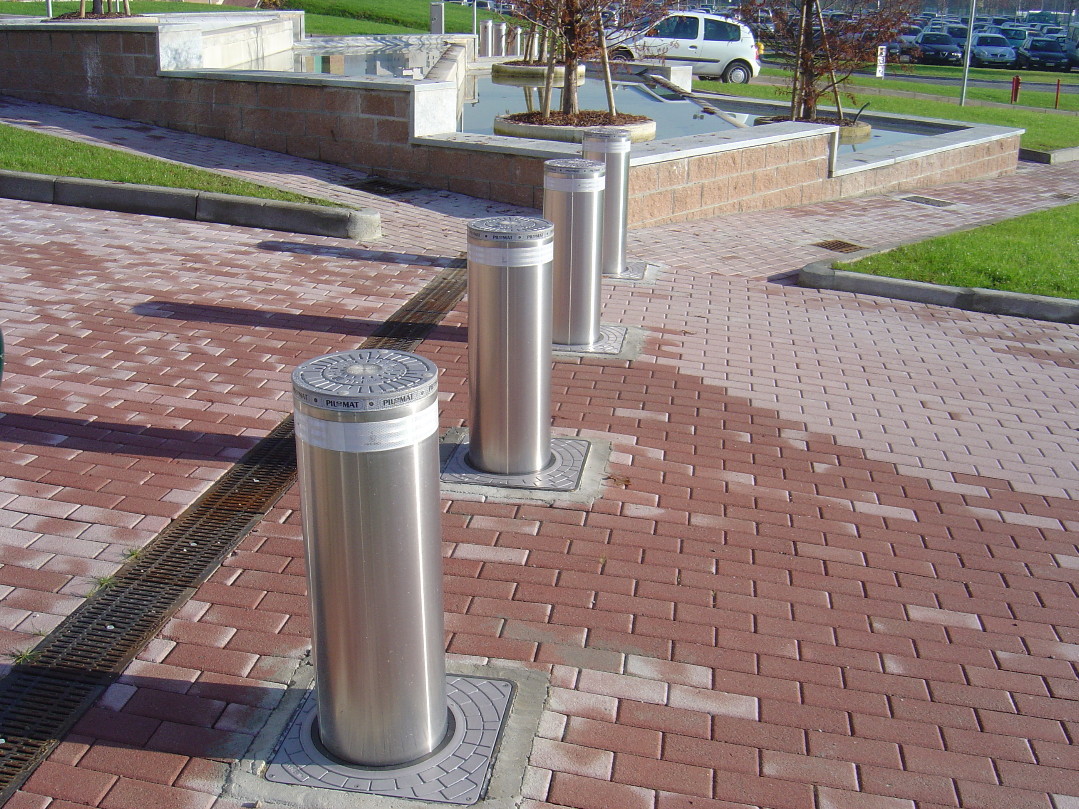 Болларды (выдвижные столбики), которые планируют установить в Одессе