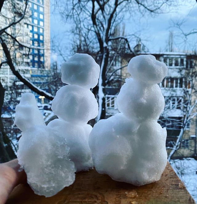 Пока погода позволяет: полюбуйся одесскими снеговиками. Фото: instagram.com/bauzinskene