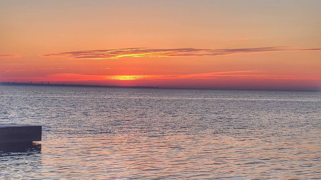 Как выглядит рассвет в порту и на "Ланжероне" с высоты. Фото: instagram.com/_partyzan_