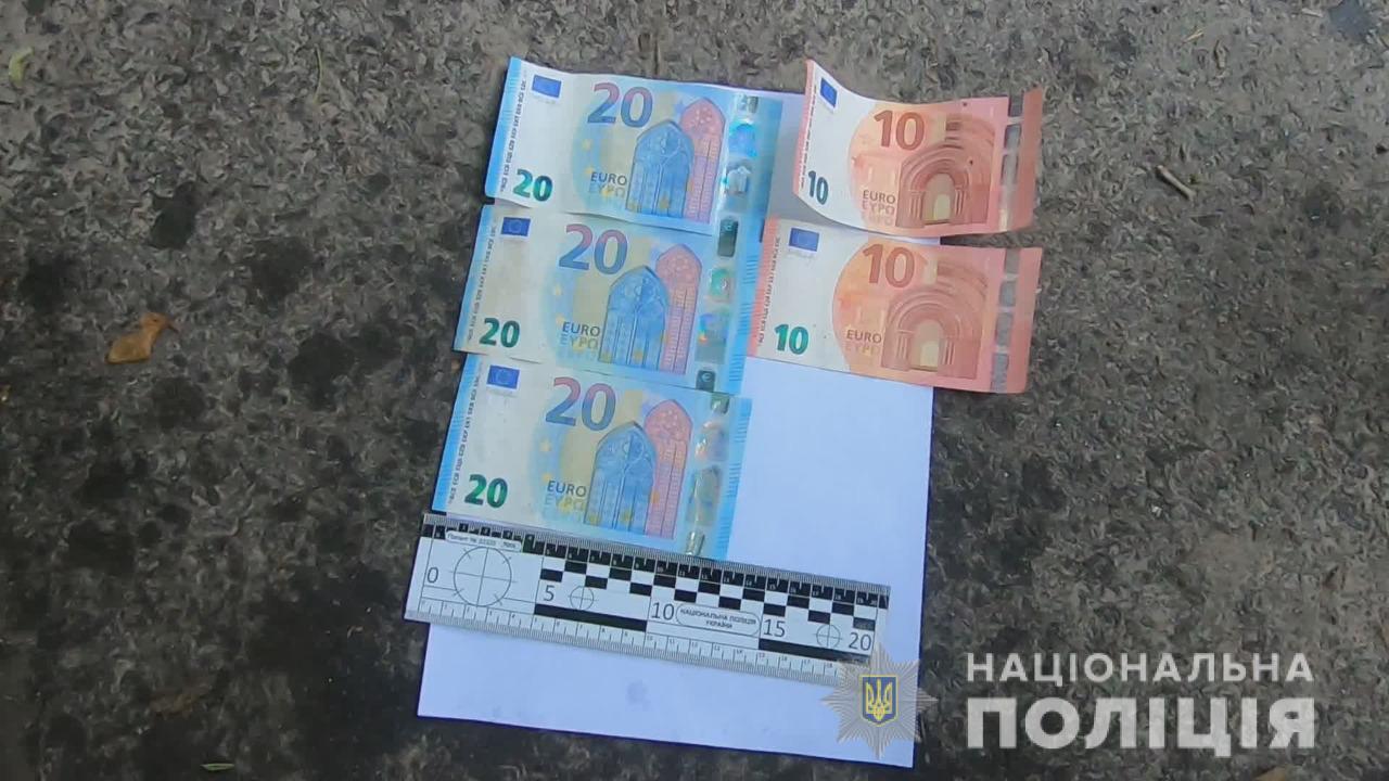 Как обворовывают прохожих в Одессе: смотри видео. Фото: Национальная полиция