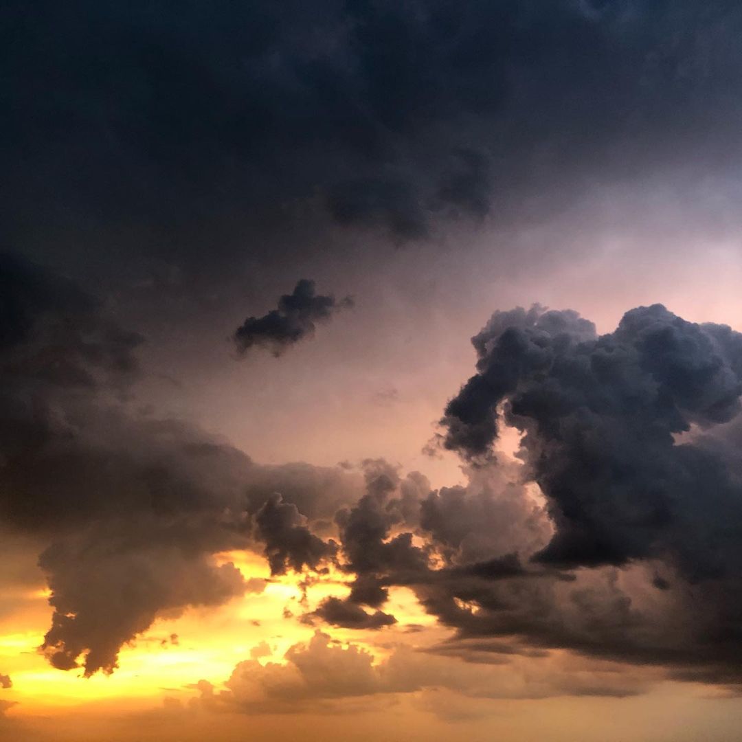 Как выглядели раскаты молний над Одессой 26 июня 2021 года. Фото: instagram.com/anastasijakd