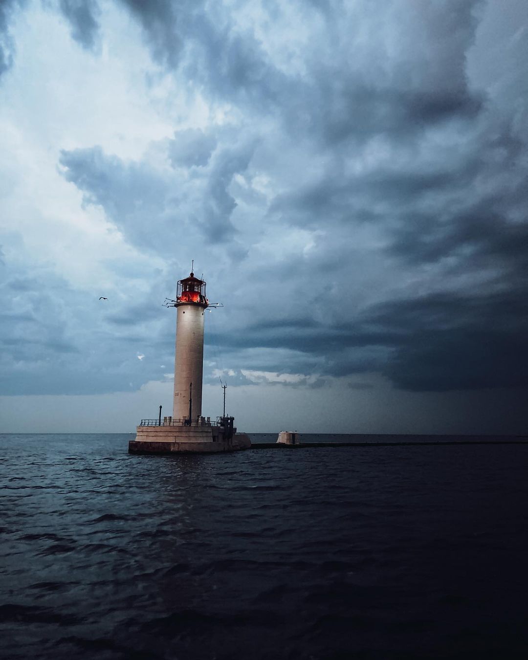 Как выглядели раскаты молний над Одессой 26 июня 2021 года. Фото: instagram.com/anastasiya.nosach