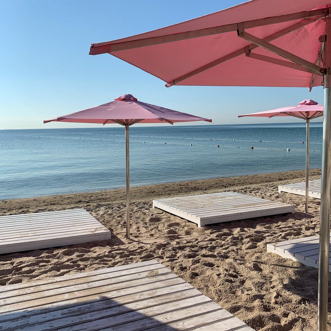 В Одессе еще больше пляжей заставили шезлонгами: люди начали писать жалобы. Фото: instagram.com/anya3121