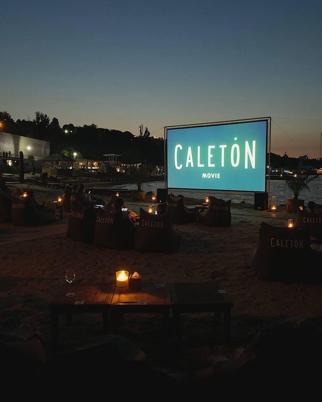 Кинотеатр на пляжном комплексе Caleton. Фото: instagram.com/caleton_official