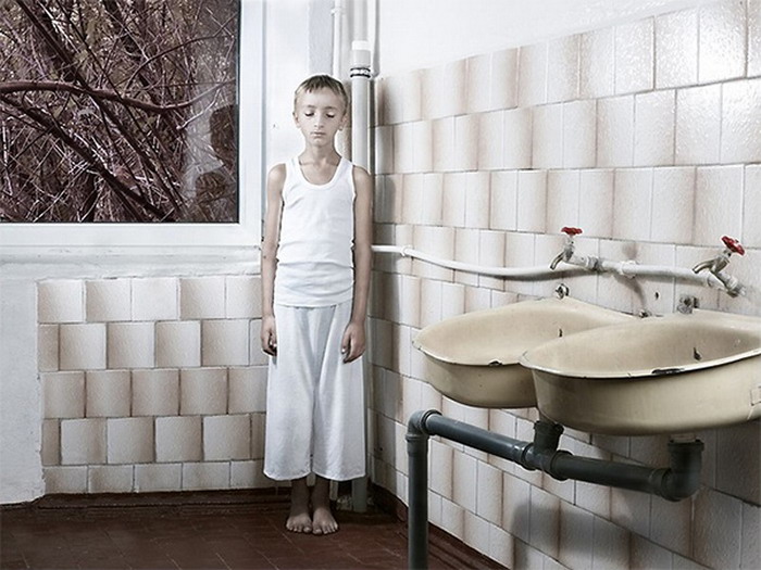 Выставка "Камень Ножницы Бумага"