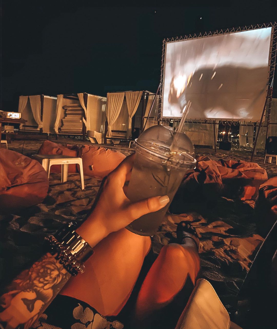 Кинотеатр в Violet Beach. Фото: instagram.com/ilonaporkunovaa