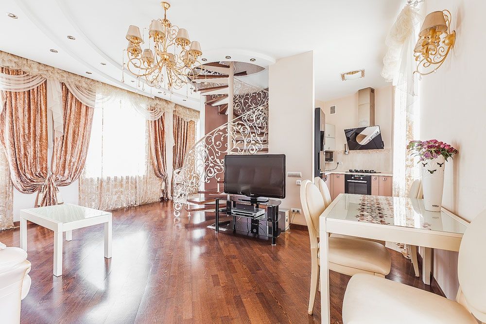 Трехкомнатная квартира возле Дерибасовской