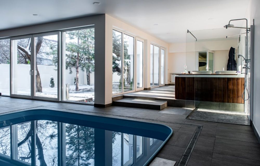 Вилла с бассейном и джакузи