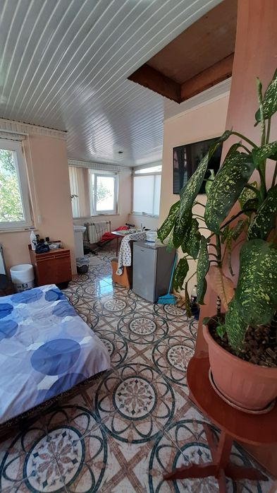 Куда ведет странный люк в потолке — узнаете при заселении