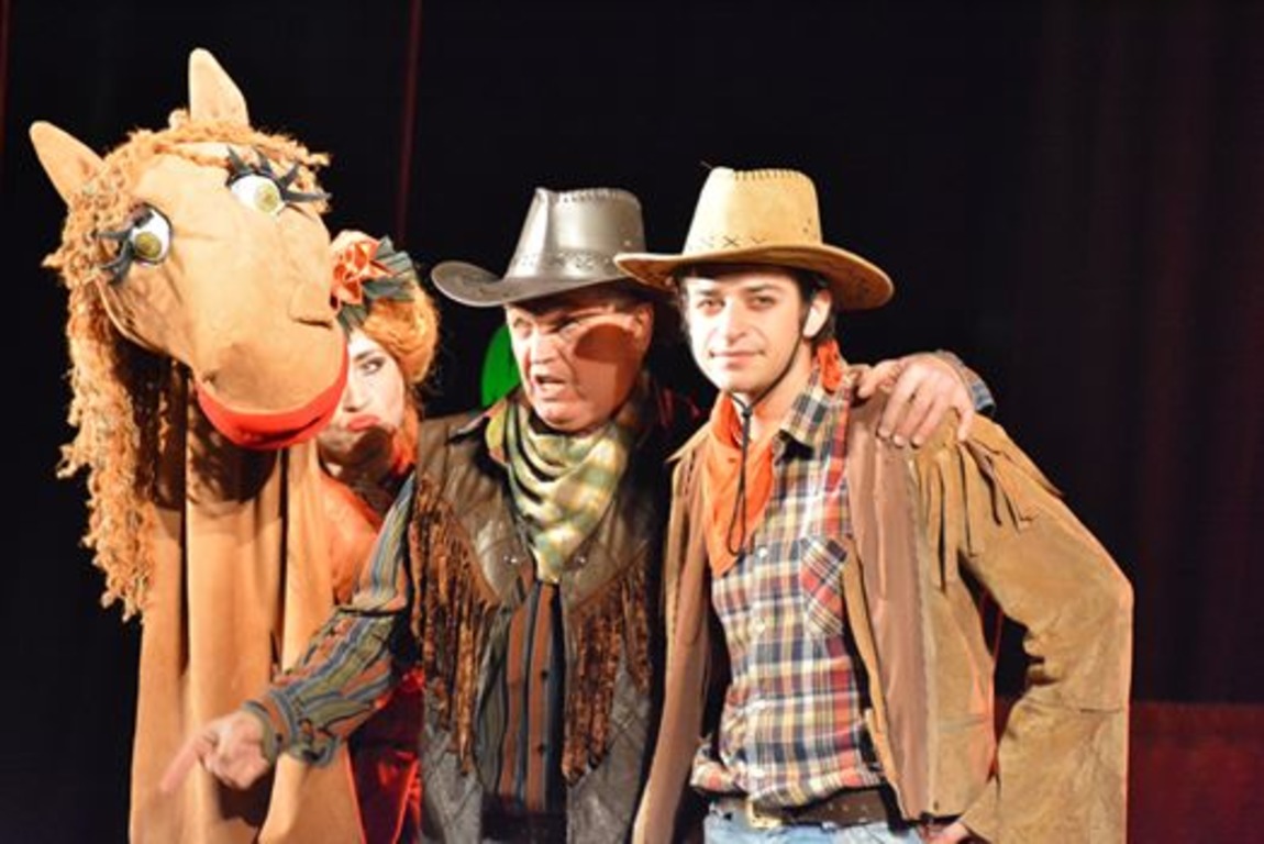 Спектакль «Ну очень ковбойская история!». Фото: ТЮЗ