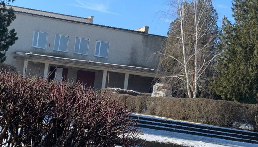 После года борьбы с местными жителями: в Одесской области снесли памятник Ленину