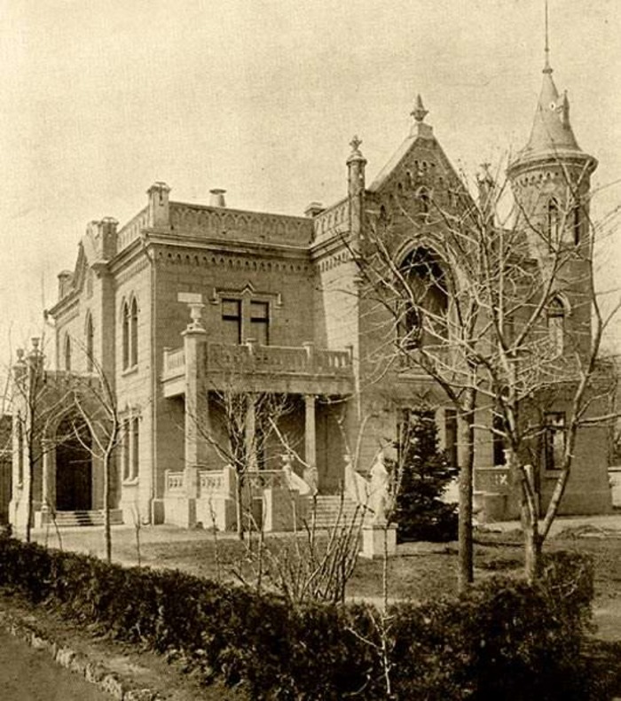 Дача Анатра. Фото из книги "Французский бульвар в Одессе". 1915 год. Источник: viknaodessa.od.ua