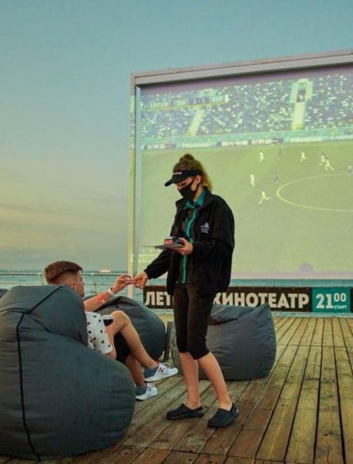 Кинотеатр напротив дельфинария "Немо". Фото: instagram.com/dolphinarium.nemo