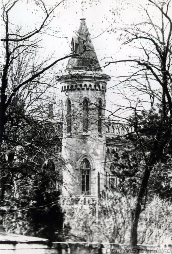 Башня дачи Анатра на старой фотографии. Фото: галерея brassl