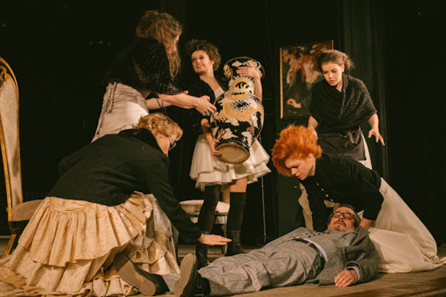 Комедия "Тайна семейства Рейвенскрофт" в театре на Чайной