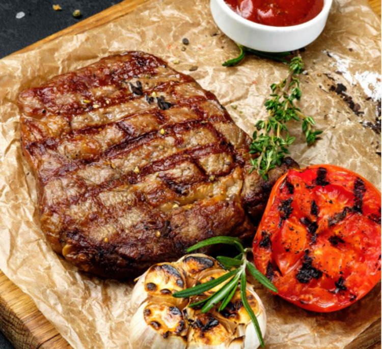 Стейк "Рибай" в Panorama De Luxe. Фото: facebook.com/panoramadeluxehotel