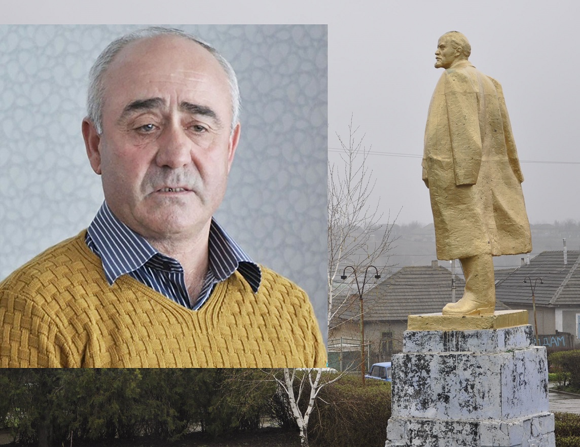 Глава сельсовета и памятник Ленину в селе Калчева. "Информ-UA"