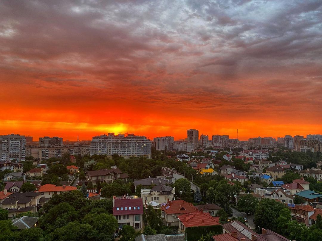 Закат в Одессе 21 июня 2021 года. Фото: instagram.com/kathrynn_katt