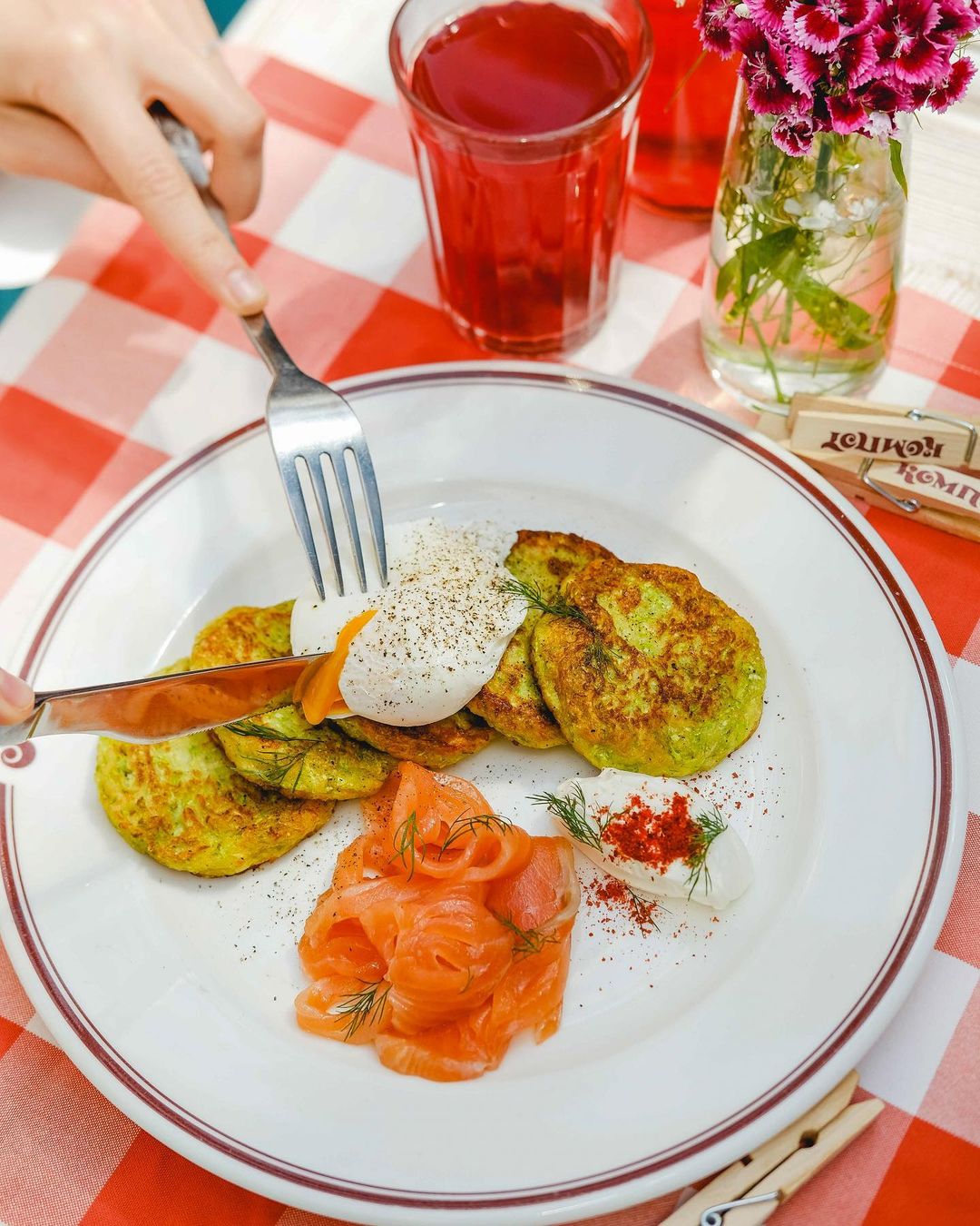 Оладьи из кабачков в кафе "Компот". Фото: instagram.com/kompot