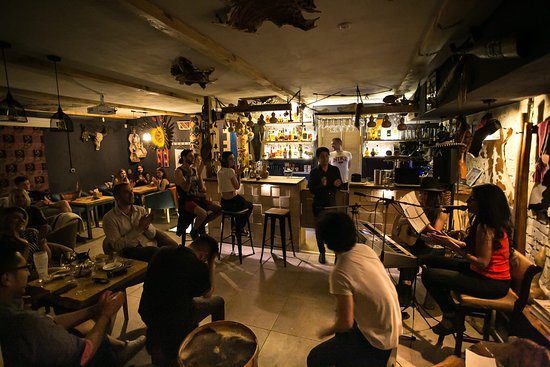 Poncho Snack Art Bar