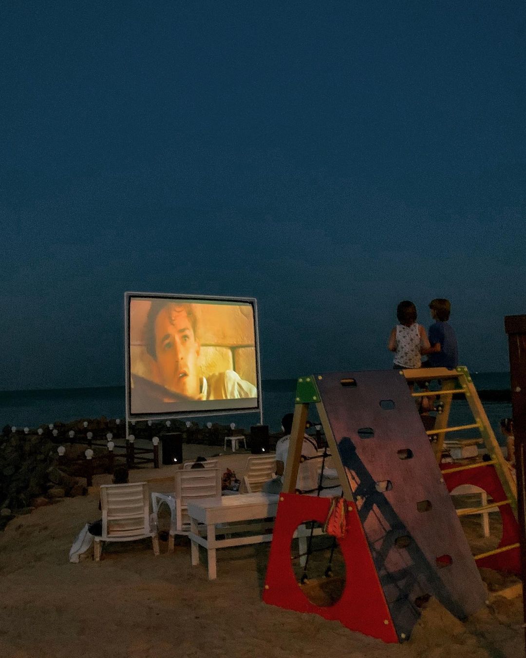 Кино на инклюзивном пляже. Фото: Наталия Горецкая