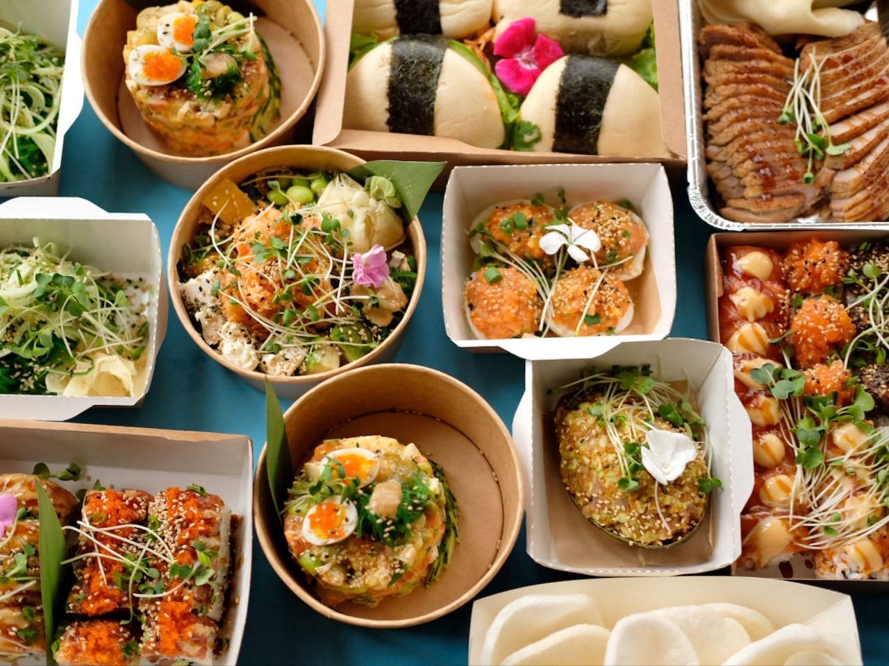 Праздник без забот: где в Одессе заказать новогоднее меню с доставкой. Lazy Sushi